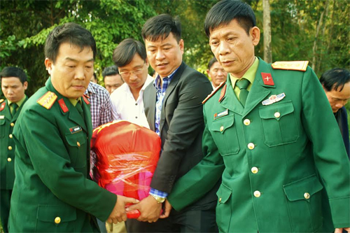 Quy tập hài cốt Liệt sĩ Lê Công Hiếu